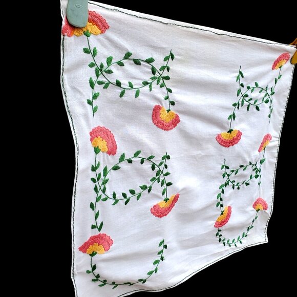 Hand Embroidered White Cotton Table Runner Cloth 21 x 22 Pink Yellow Flowers - Picture 4 of 8